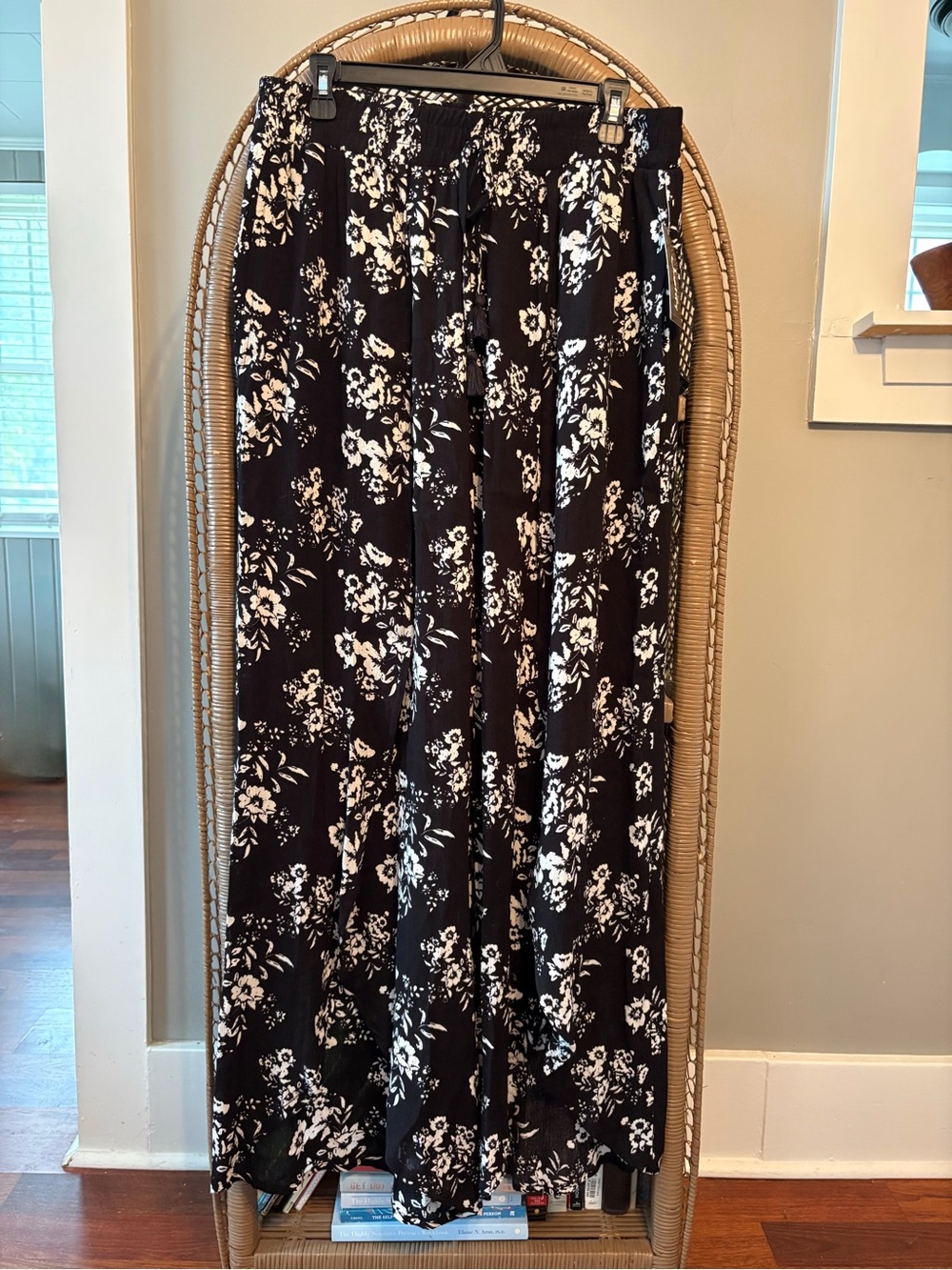 NWT Black Floral Wide Leg Pants